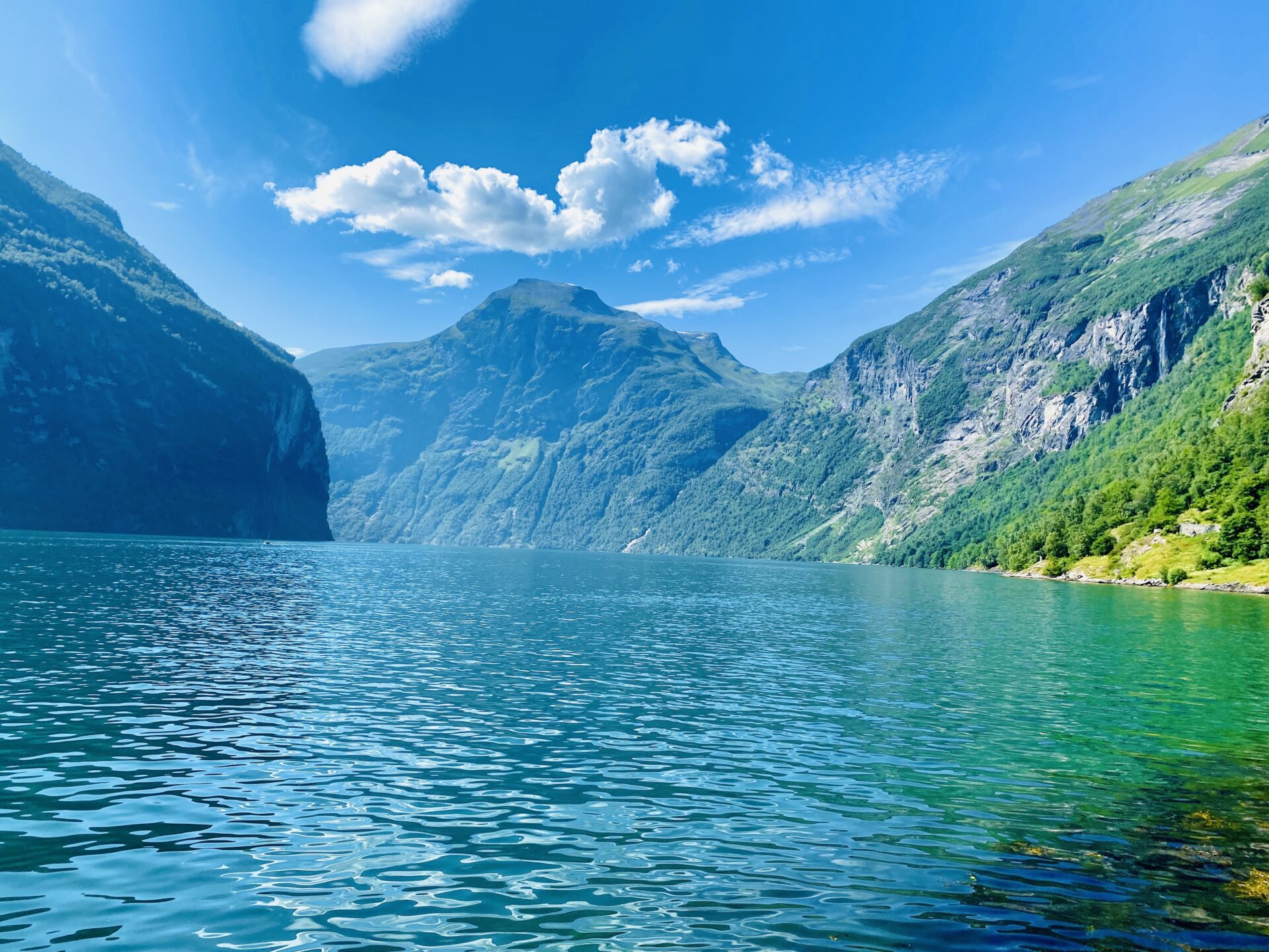 ノルウェー ガイランゲル フィヨルドのリゾート 遊泳ｘジャグジーｘバイキングｘ観光 にゅるんブログ
